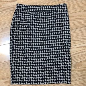 Elle Houndstooth skirt